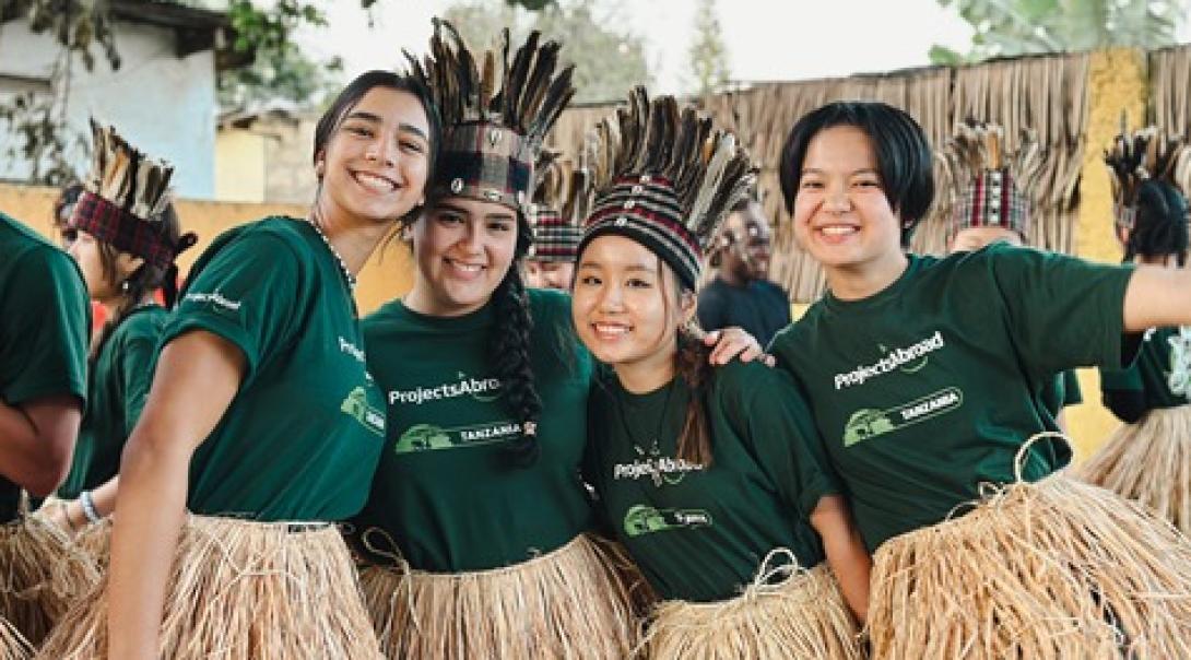 タンザニアにトビタテ留学した日本人高校生ボランティアと仲間たち